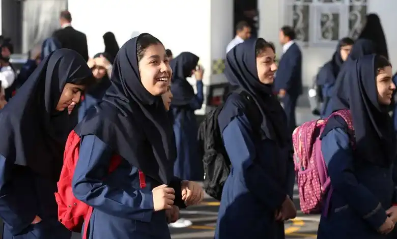 Siswi Iran Diracun 